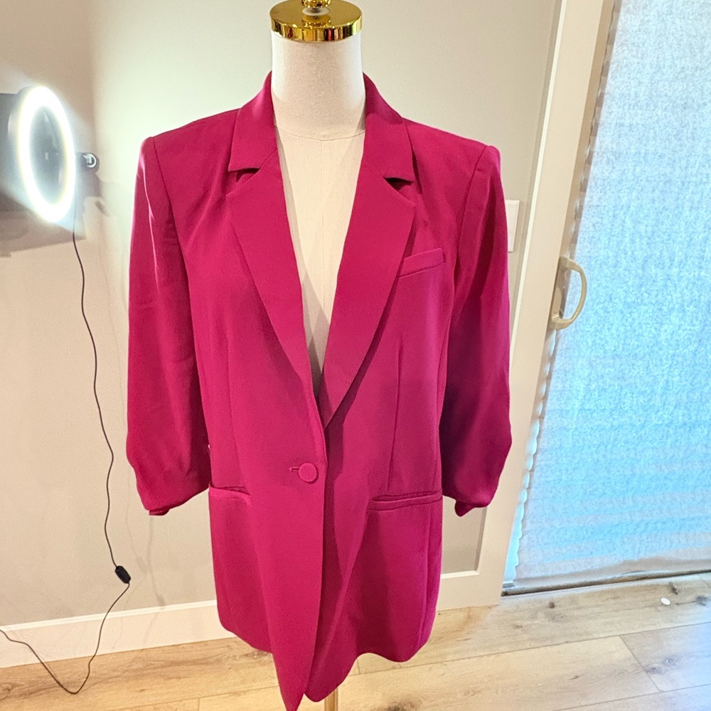 Cinq à Sept Fuchsia Blazer